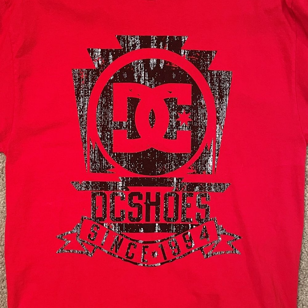 Men's Red DC Shoes Crew Neck T-Shirt - Size Large